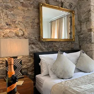 royal-mile-suites-by-the-castle.edinburghhotelsuk.org/